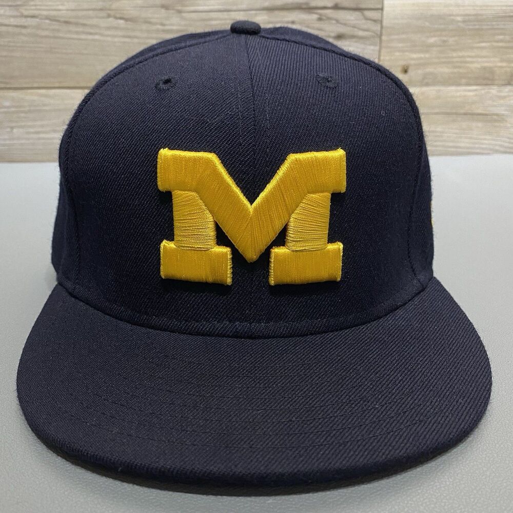 Michigan Wolverines 100% Wool Fitted Hat 7 3/8 New Era 59FIFTY Navy Blue